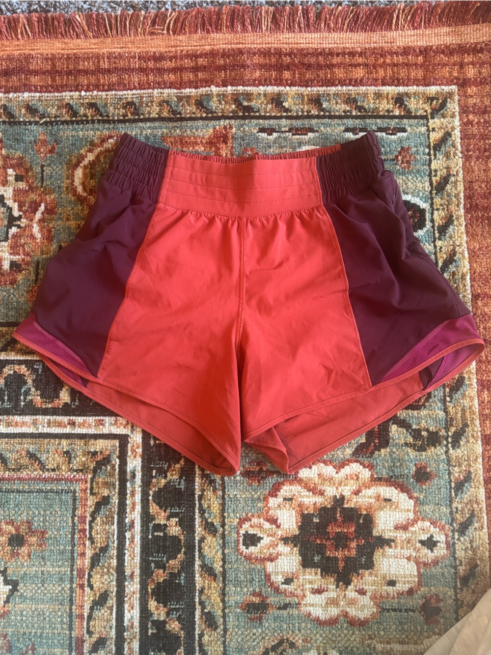 Lululemon Hotty Hot High-Rise Short 4"
- Size 6, Red Rock/Red Merlot/Pomegranate